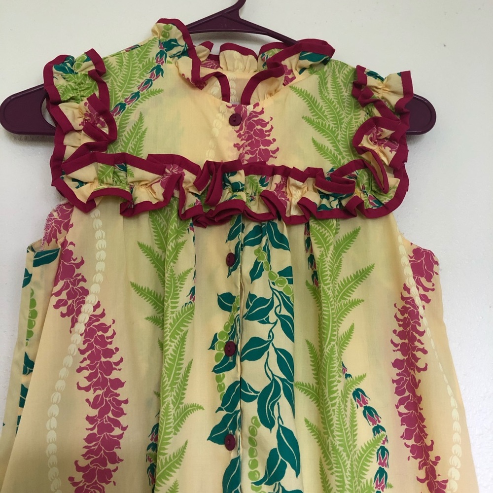 Hawaiian sleeveless muumuu